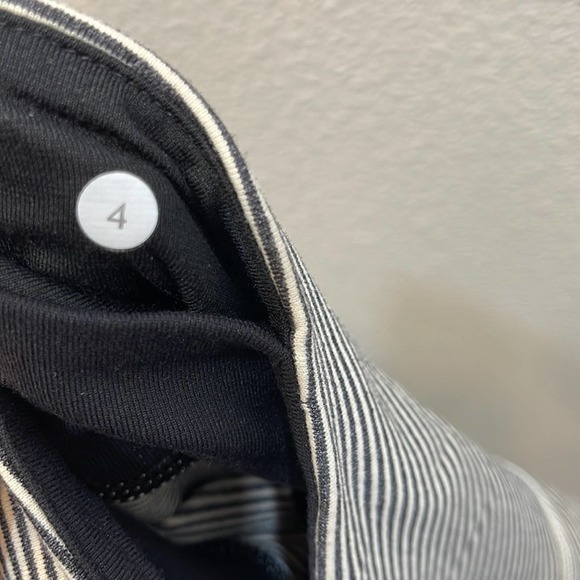 Lululemon Wunder Under Crop 21” - Size 4 - Picture 13 of 13